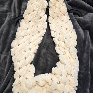 ●●PRICE DROP●● Super soft scarf with silver embellishments